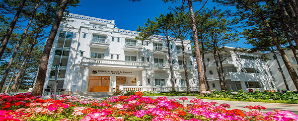 top-3-resort-da-lat-co-view-ho-tuyet-dep